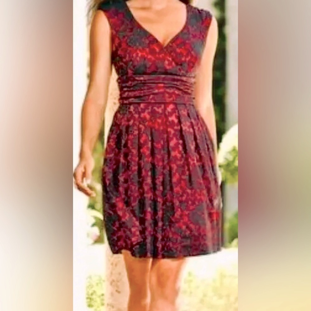 Boston Proper Sleeveless Floral and Tulle Printed Plunging V Cocktail Dress. CL3
